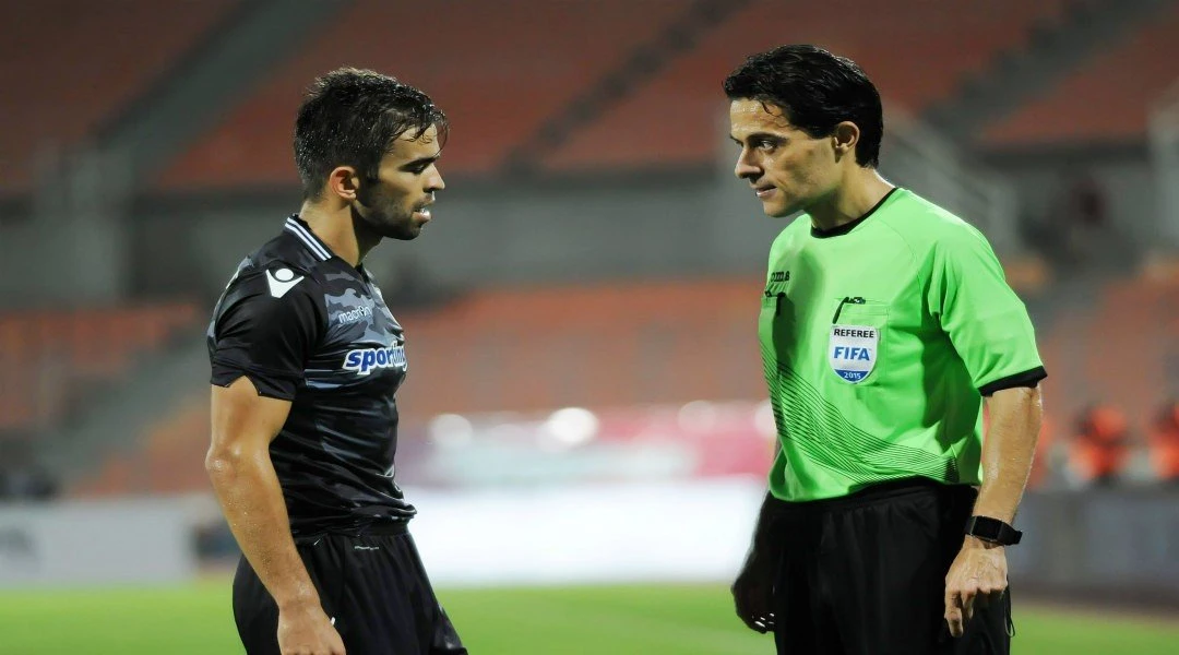 vitori-referee.jpg
