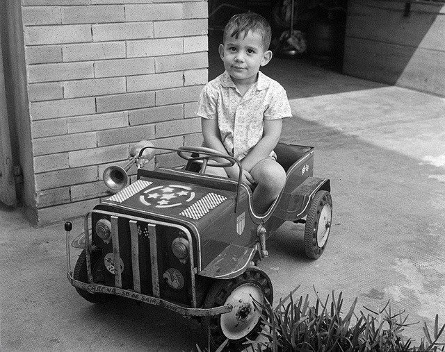 ayrton-senna-boy.jpg
