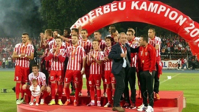 el-skenderbeu-celebra-la-consecucion-de-su-titulo-de-liga-en-la-15-16-uefa.jpg