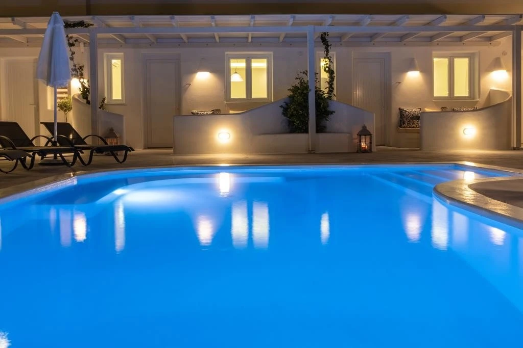 santorini-pisina.jpg