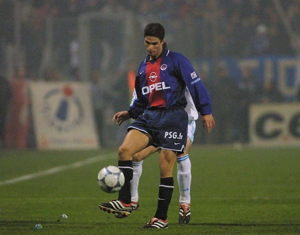 mikel-arteta-durante-su-etapa-en-el-psg-1-efe.jpg