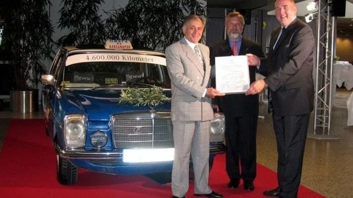 mercedes-benz-taxi-museum-03.jpg
