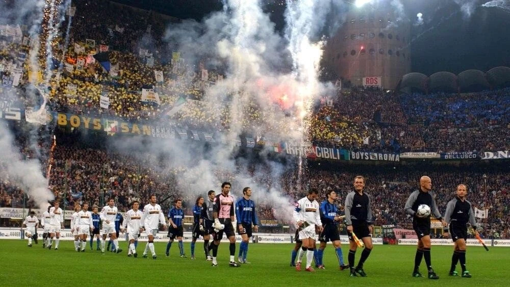 ghennisi-toy-derby-ditalia-kai-i-antipalotita-milanoy-kai-torino.jpg