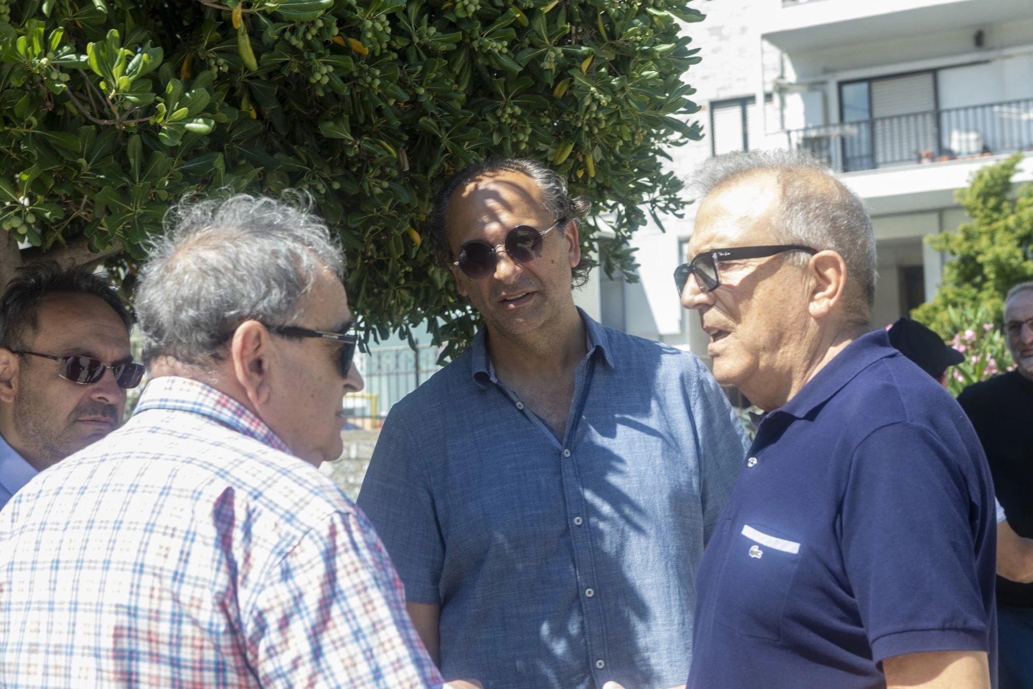 5633937-iCfr8.jpg