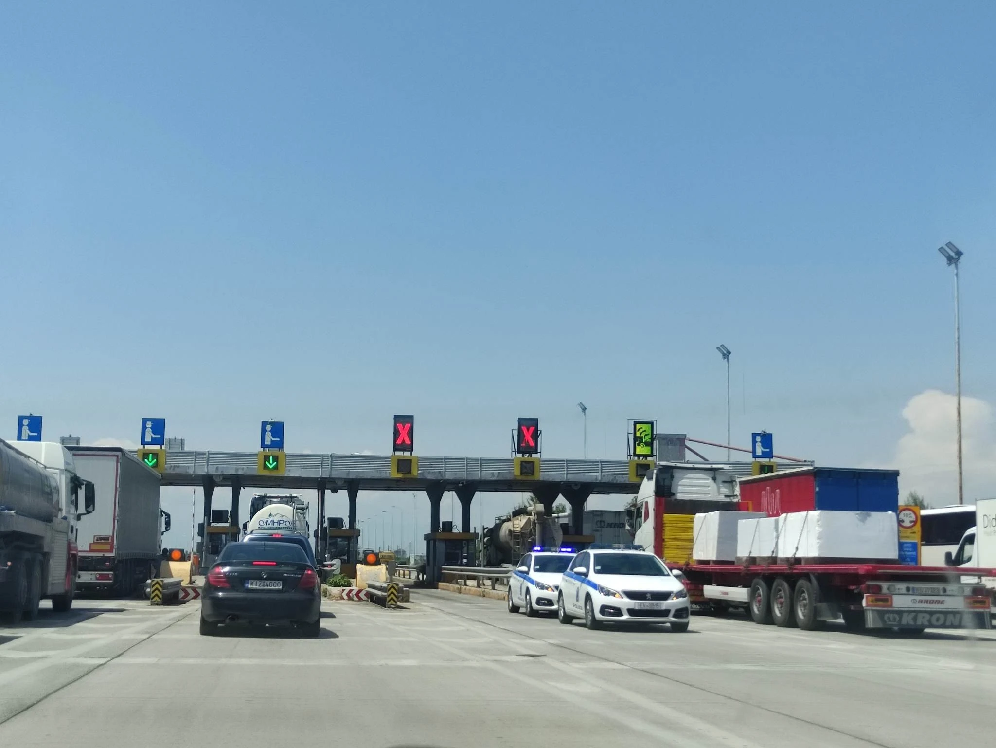 tounel-katapinei-autokinita-2-qfOae.jpg