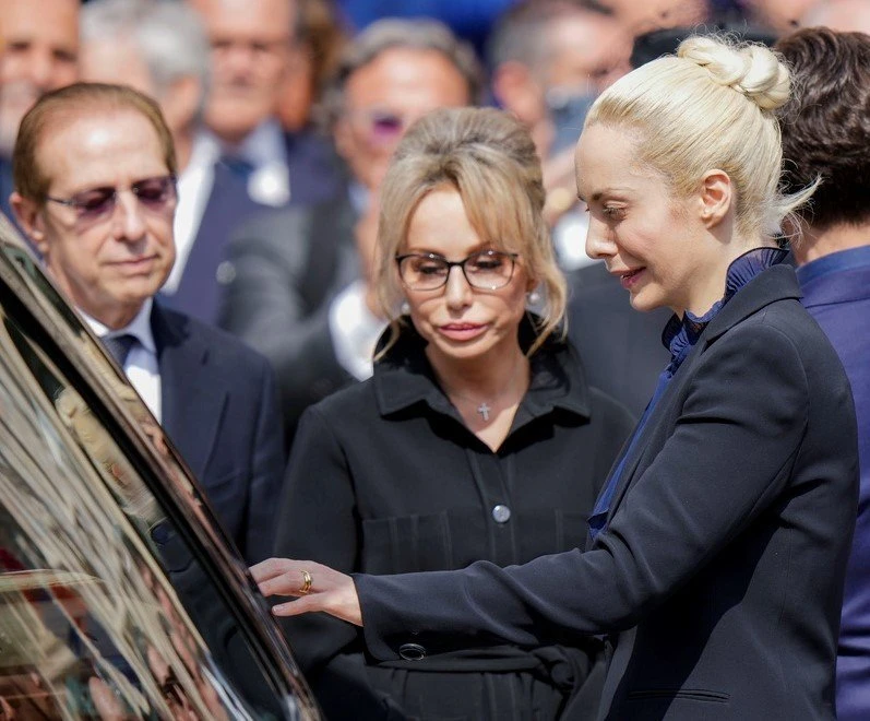 ap-marta-fasina-berlousconi-kideia.jpg