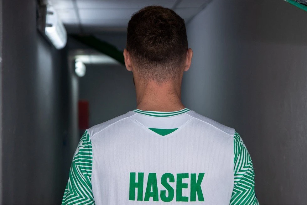 hasek-dressing-room.jpg