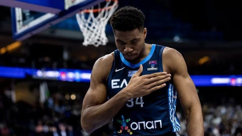 giannis-081123.jpg