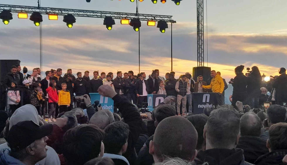 aris-podosfairo-aristotelous-1.jpg