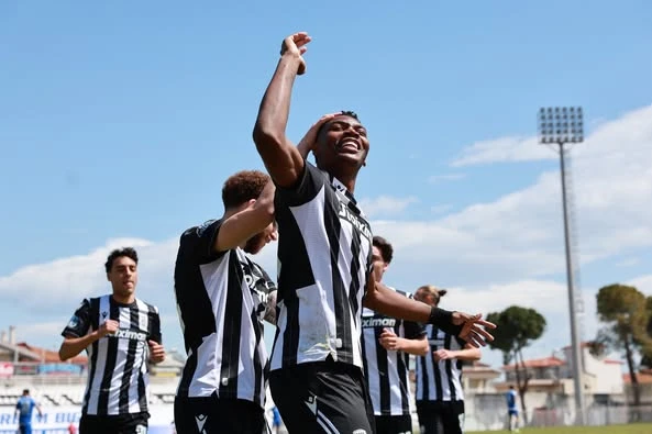 paok-b-urtado.jpg