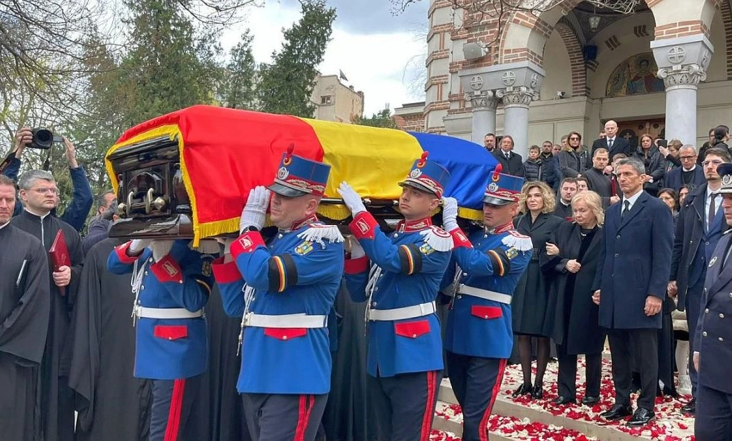 kideia-mircea-luceskou-Qg00i.jpg