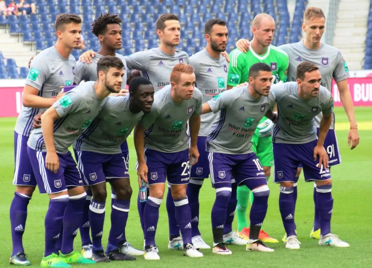 <b><i>Η Άντερλεχτ έχει 9 χρόνια να πανηγυρίσει κάποιον τίτλο...</i></b>