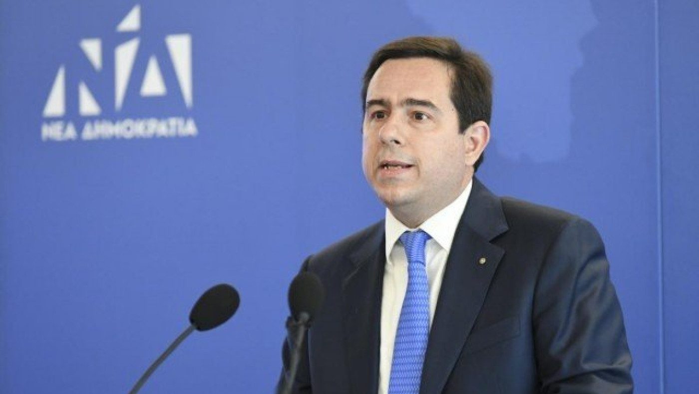 Ο Μηταράκης τηλεφωνούσε στο 1555 του ΕΦΚΑ, δεν απαντούσαν & πήγε εκεί!