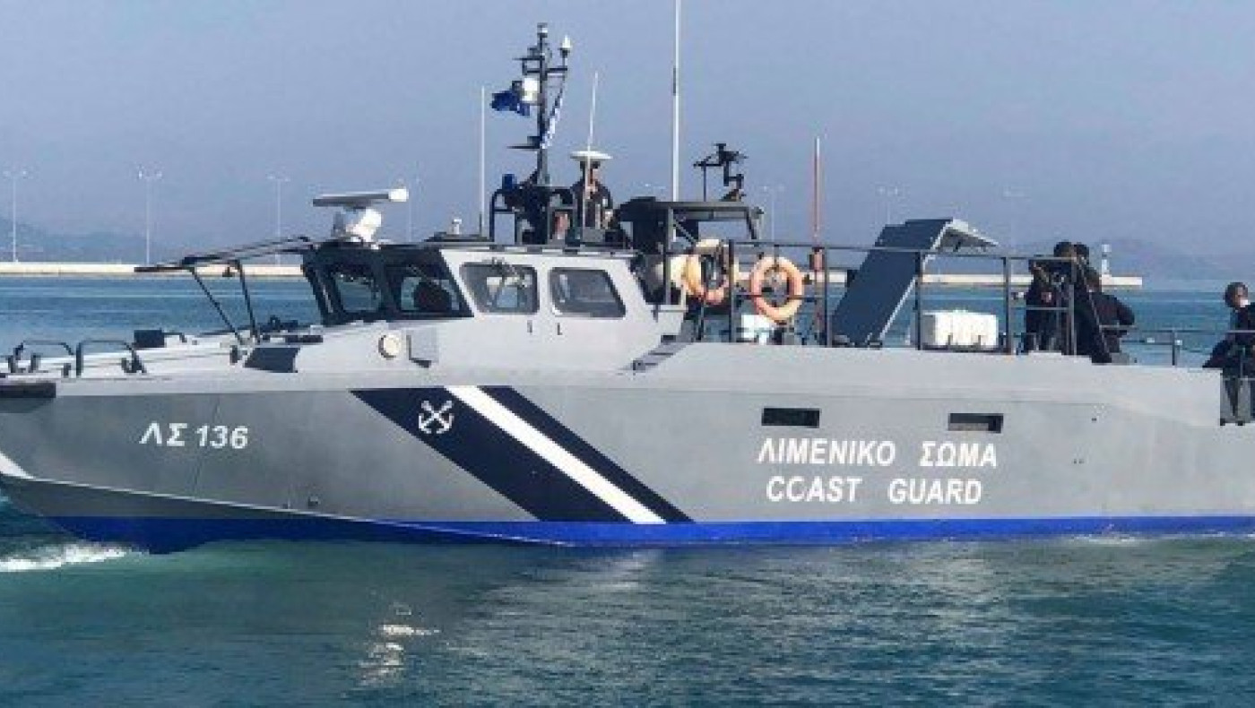 Σκάφος του Λιμενικού συγκρούστηκε με λέμβο με μετανάστες