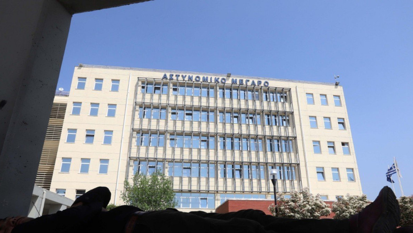 Έφηβη προσπάθησε να περάσει στο κρατητήριο κρουασάν με κοκαΐνη!
