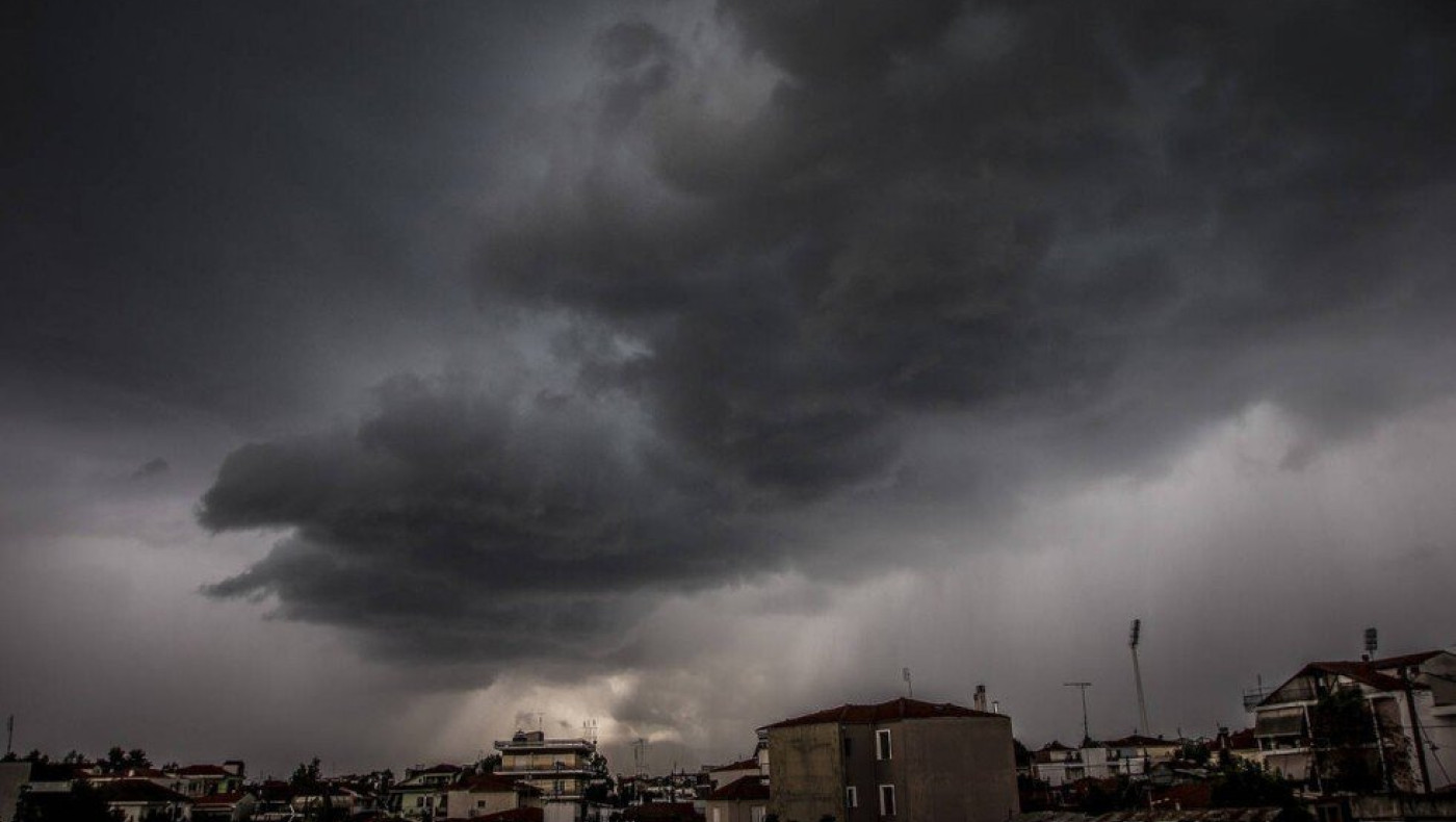 Ισχυρές καταιγίδες σε όλη τη χώρα και χιόνια στα ηπειρωτικά