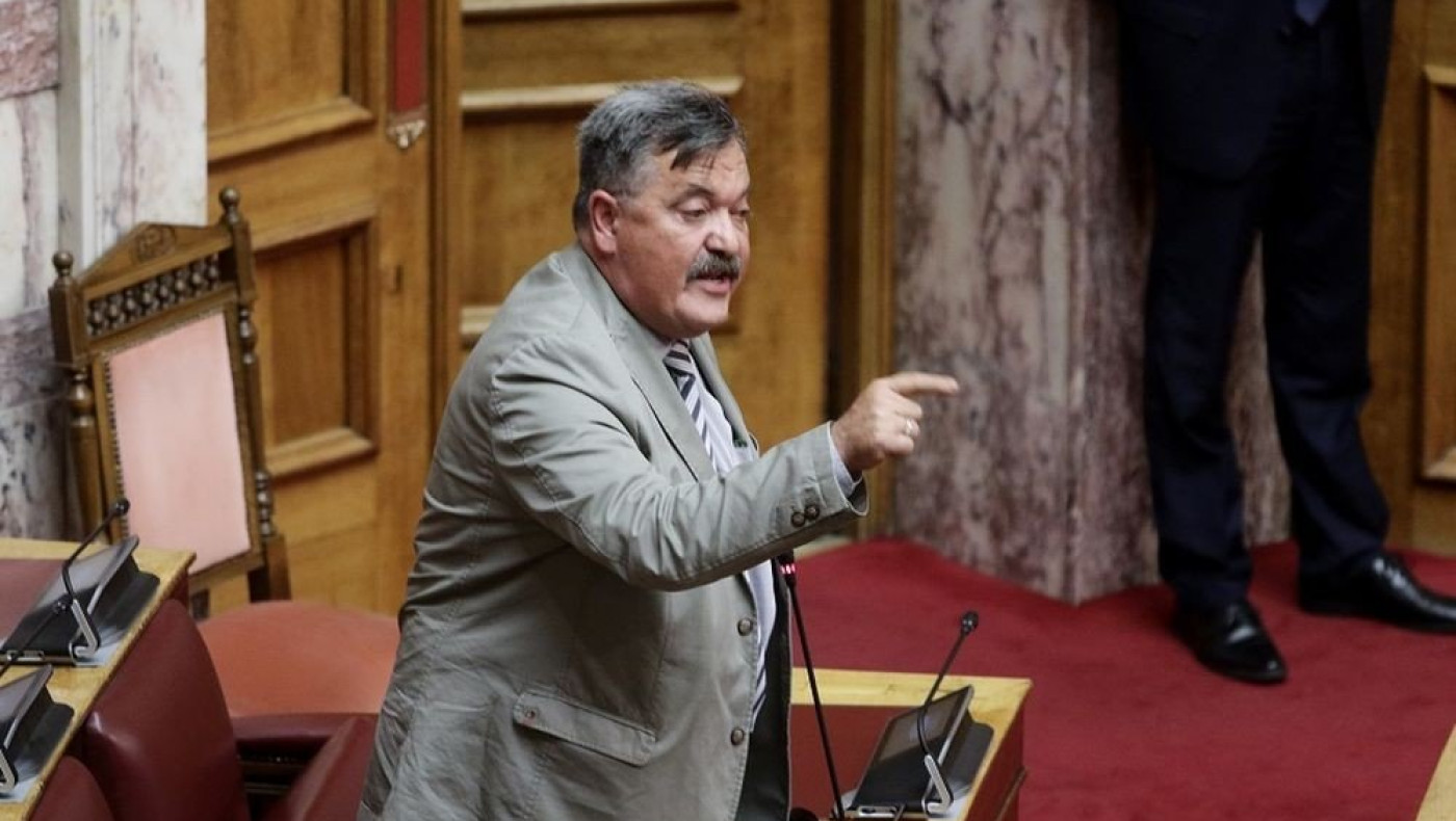 Οχετός ο Παππάς, αισχρή ανάρτηση για Γλέζο