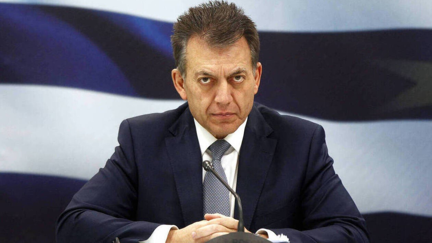 Βρούτσης: «Ψέμα η μείωση μισθού 50%»