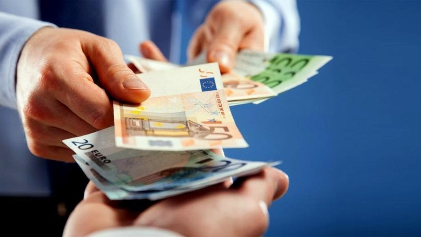 Ένα στα δύο νοικοκυριά δανείζεται για να βγάλει τον μήνα