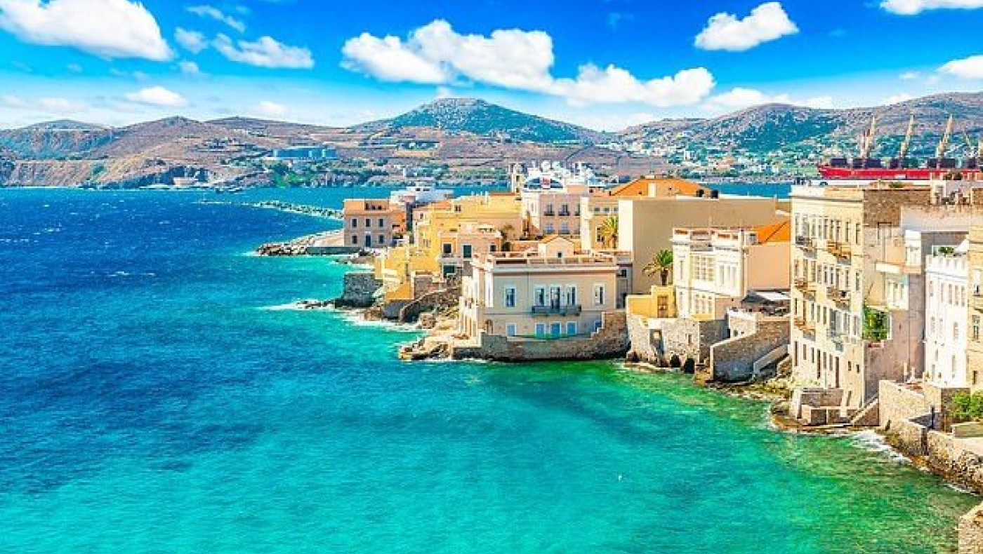 Η Daily Mail αποθεώνει τη Σύρο: Μία μικρή Ιταλία στην Ελλάδα