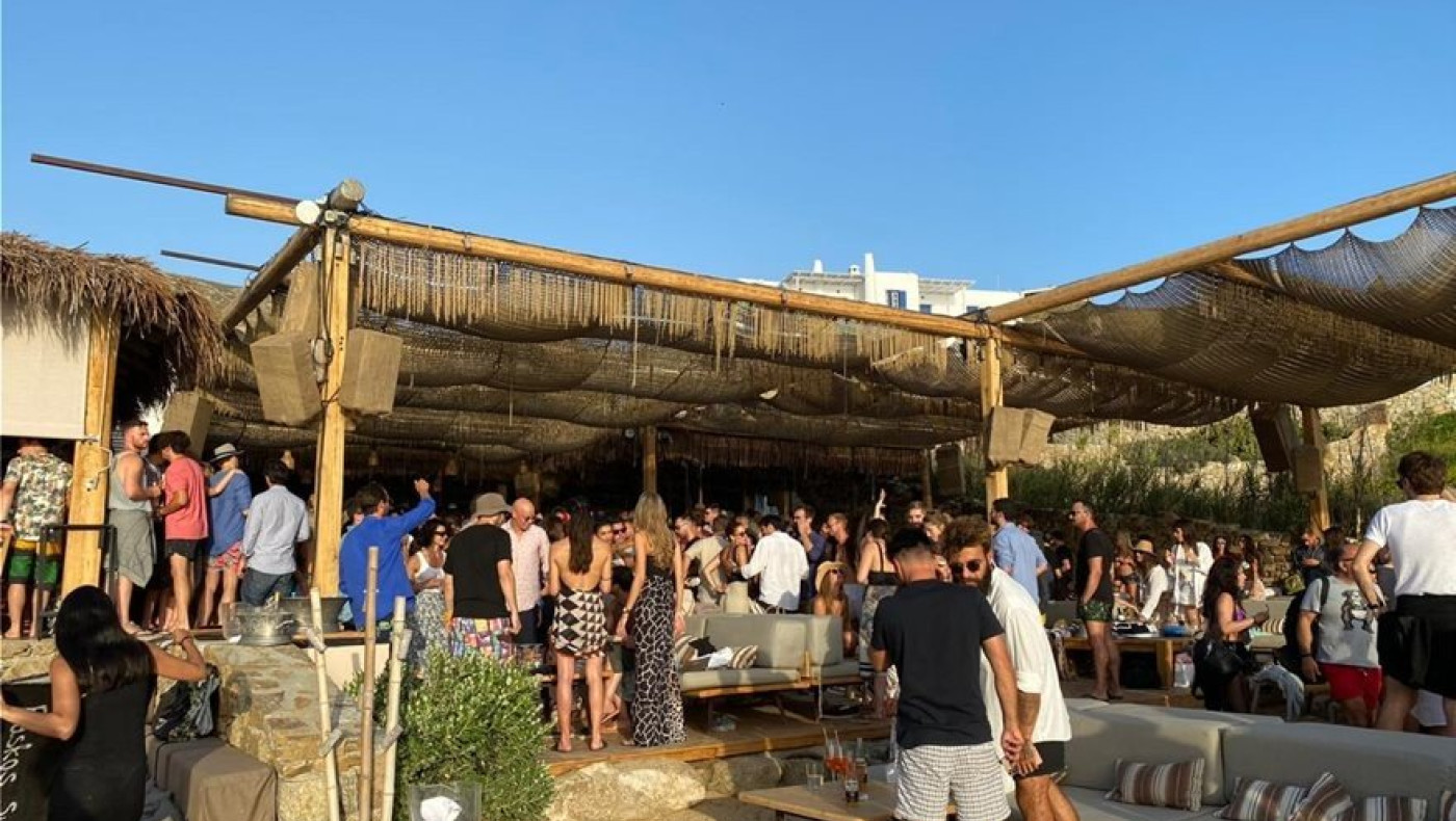 Έρχονται περιοριστικά μέτρα σε Χαλκιδική και Μύκονο