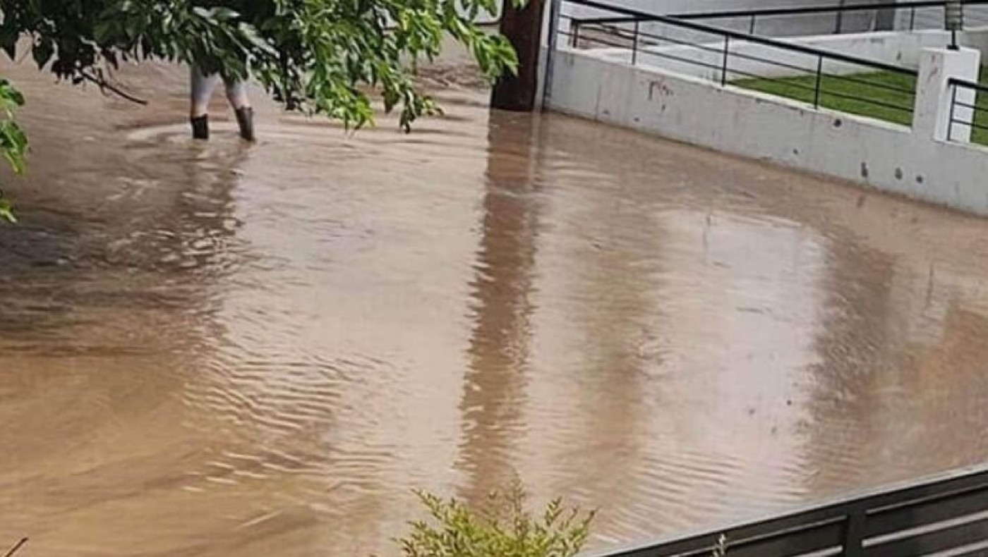 Κακοκαιρία σε Σποράδες-Βόρεια Εύβοια: Πλημμυρισμένοι δρόμοι, καταστροφές και προβλήματα