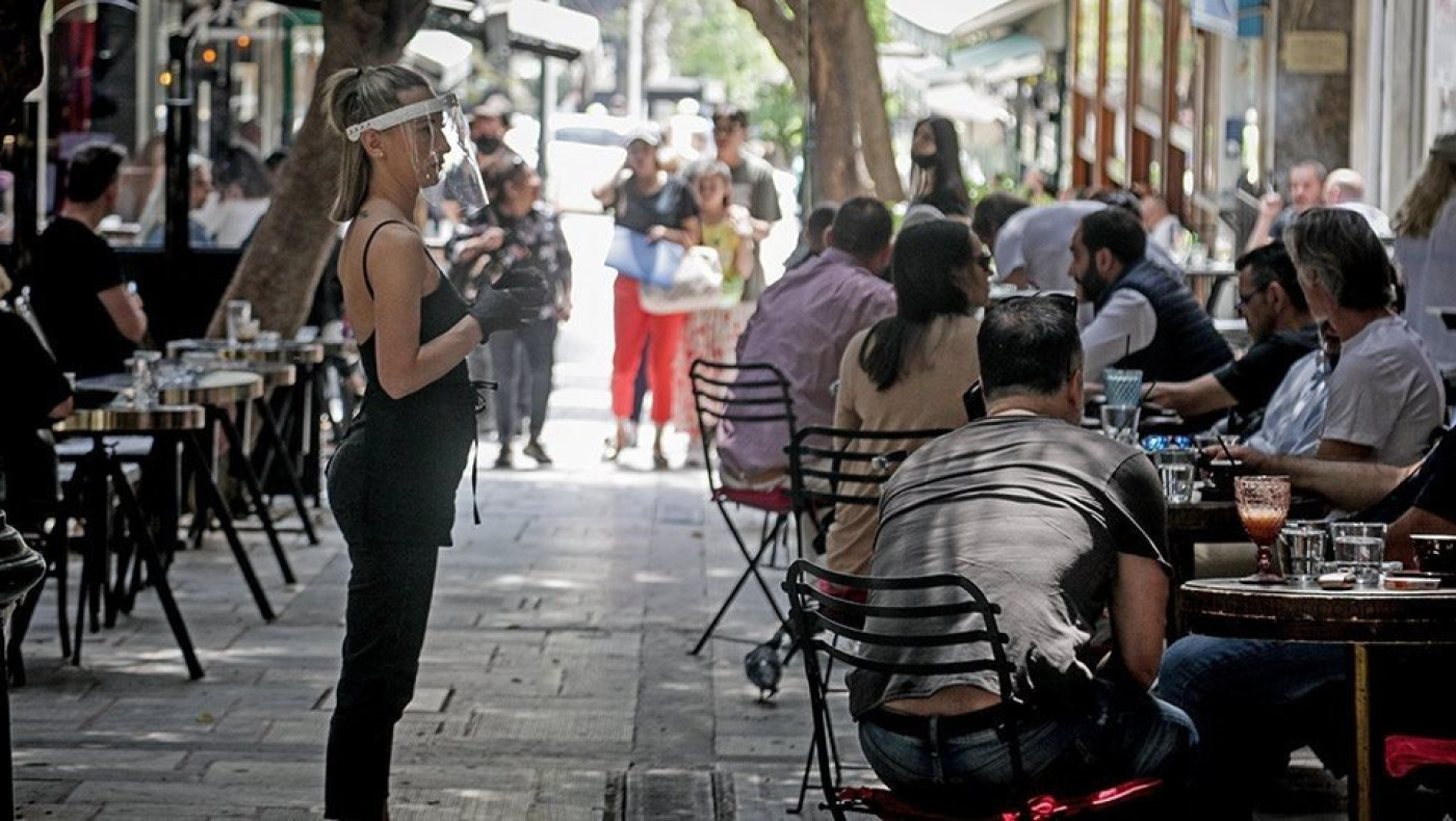 Καταργείται το όριο των 6 ατόμων ανά τραπέζι και η μάσκα στα εμπορικά