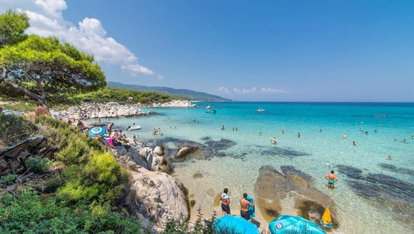 Στο «κόκκινο» η Χαλκιδική με κρούσματα κορωνοϊού