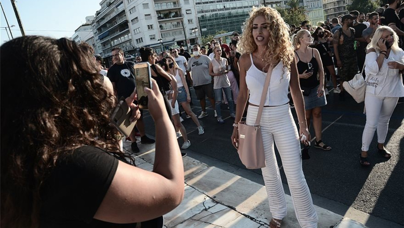 Με Γιούσεφ η διαμαρτυρία έξω από τη Βουλή για το κλείσιμο νυχτερινών κέντρων