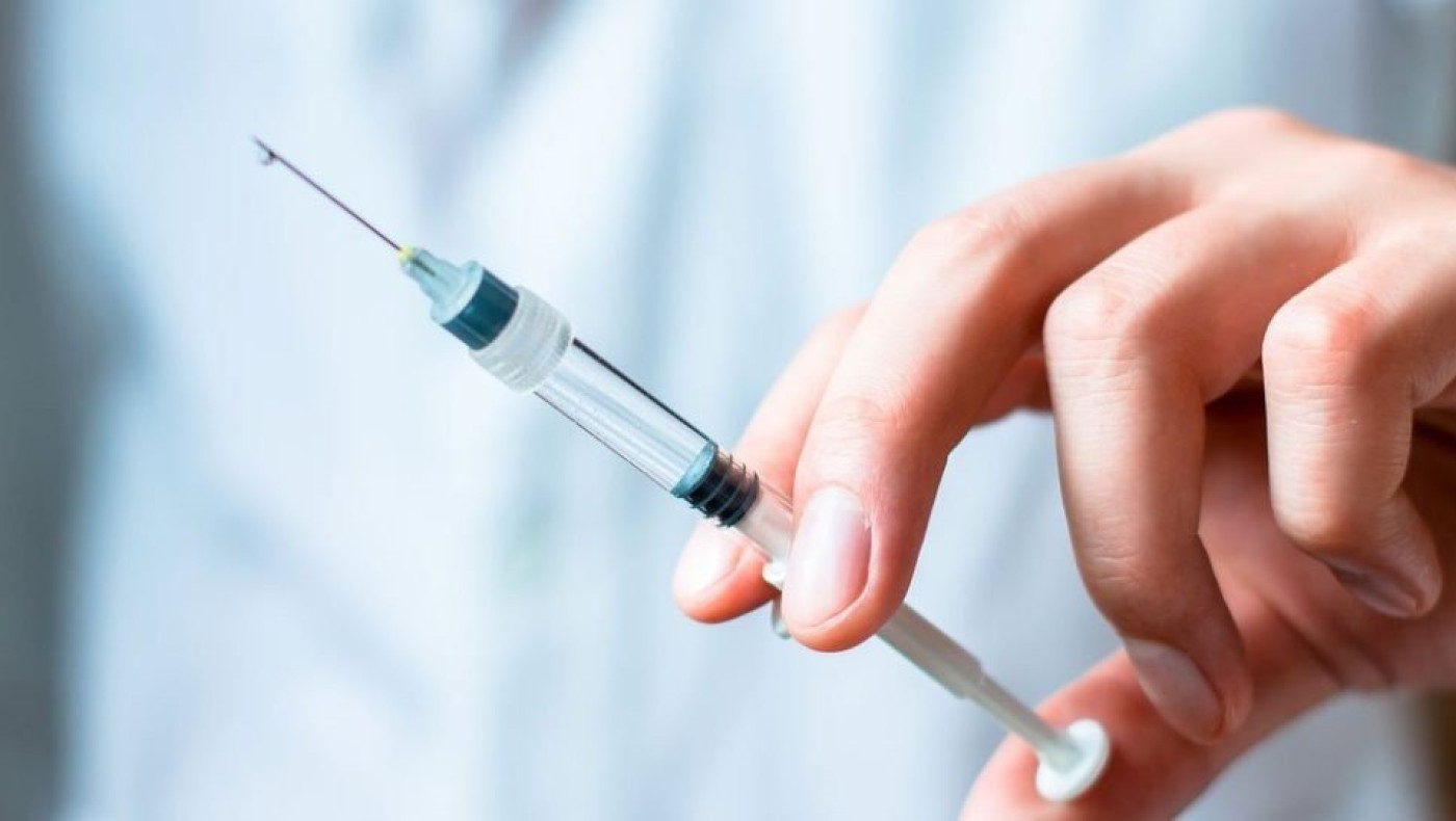 «Θα πονάει λίγο παραπάνω το εμβόλιο, αλλά θα είναι παροδικό»