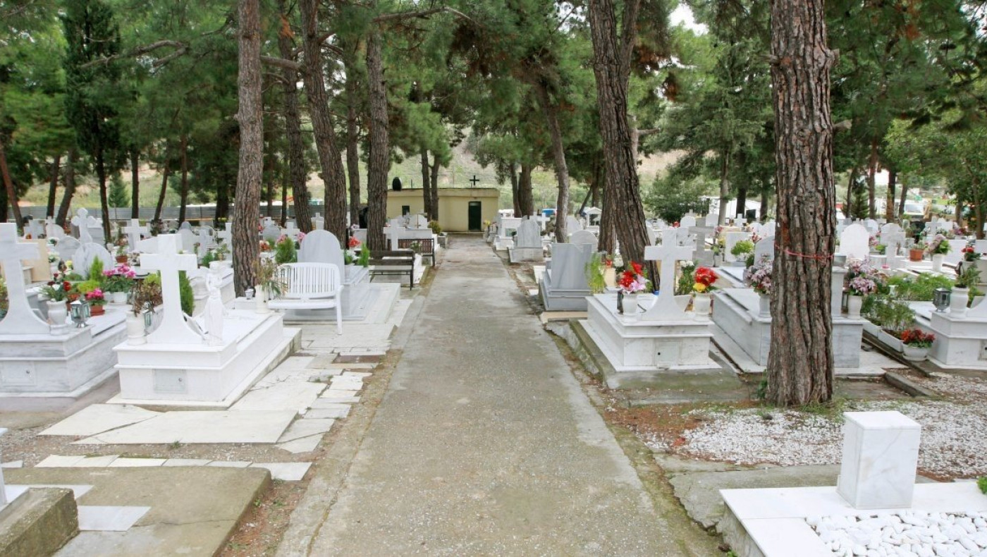 Κορωνοϊός: Ασφυκτική η κατάσταση στα κοιμητήρια Θεσσαλονίκης