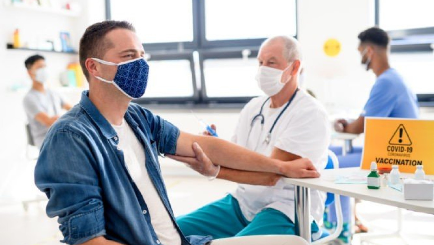 ALERT: Ποιοι πρέπει να μιλήσουν με αλλεργιολόγο πριν εμβολιαστούν...