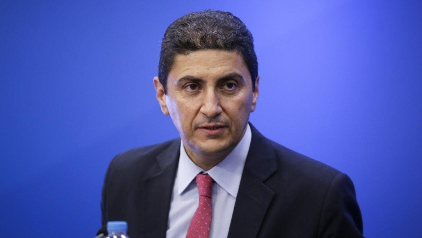 Ο Αυγενάκης κάνει τρύπες στο νερό και μπλέκει τον Ζαγοράκη