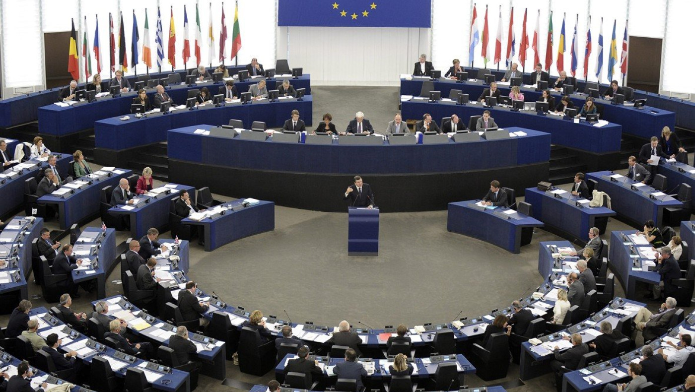 Αγνοήστε τους. Περιφρονήστε τους. Μην τους λησμονήστε… 