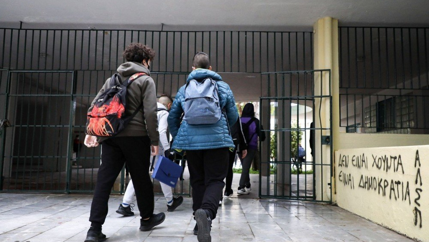 Μακρή για σχολεία: «Εξετάζεται η παράταση της χρονιάς»