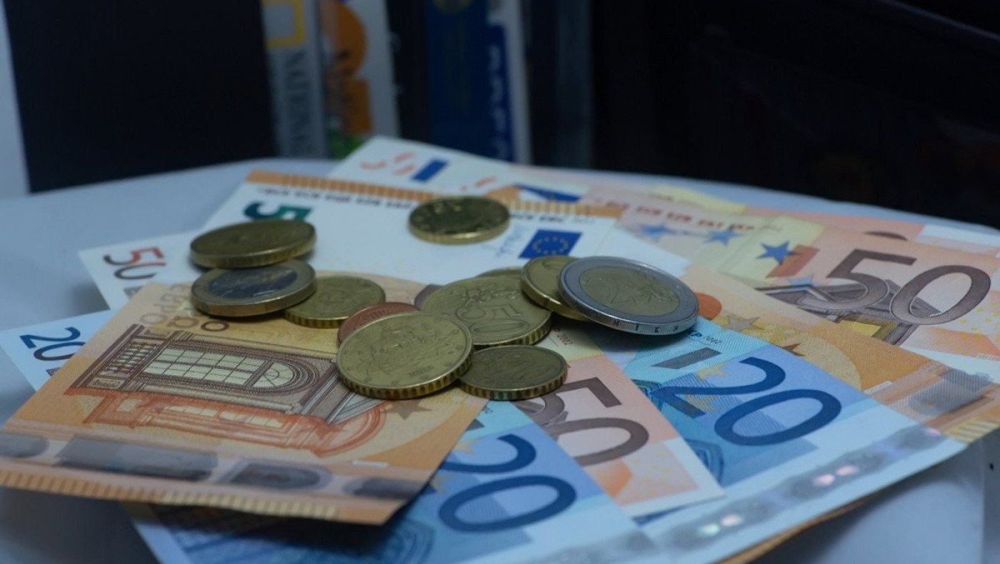 Εισφορές: Τι θα πληρώσουν ελεύθεροι επαγγελματίες και όσοι έχουν παράλληλη απασχόληση