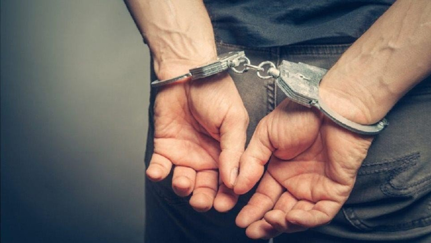 Κοζάνη: Αυνανιζόταν μπροστά στη βιτρίνα του καταστήματός του!