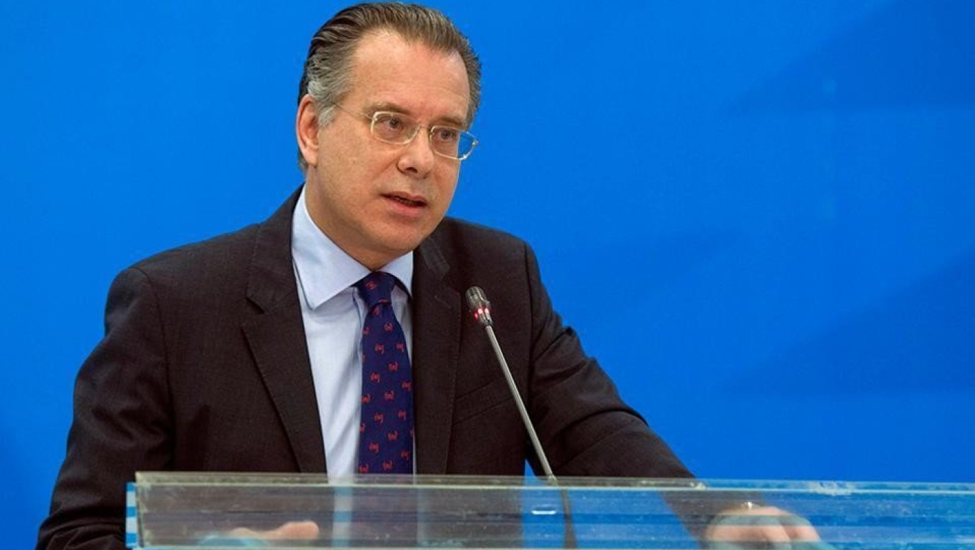 Σάλος για την πρόσληψη της πρώην συζύγου του στη Βουλή -Κουμουτσάκος: «Δεν το γνώριζα»