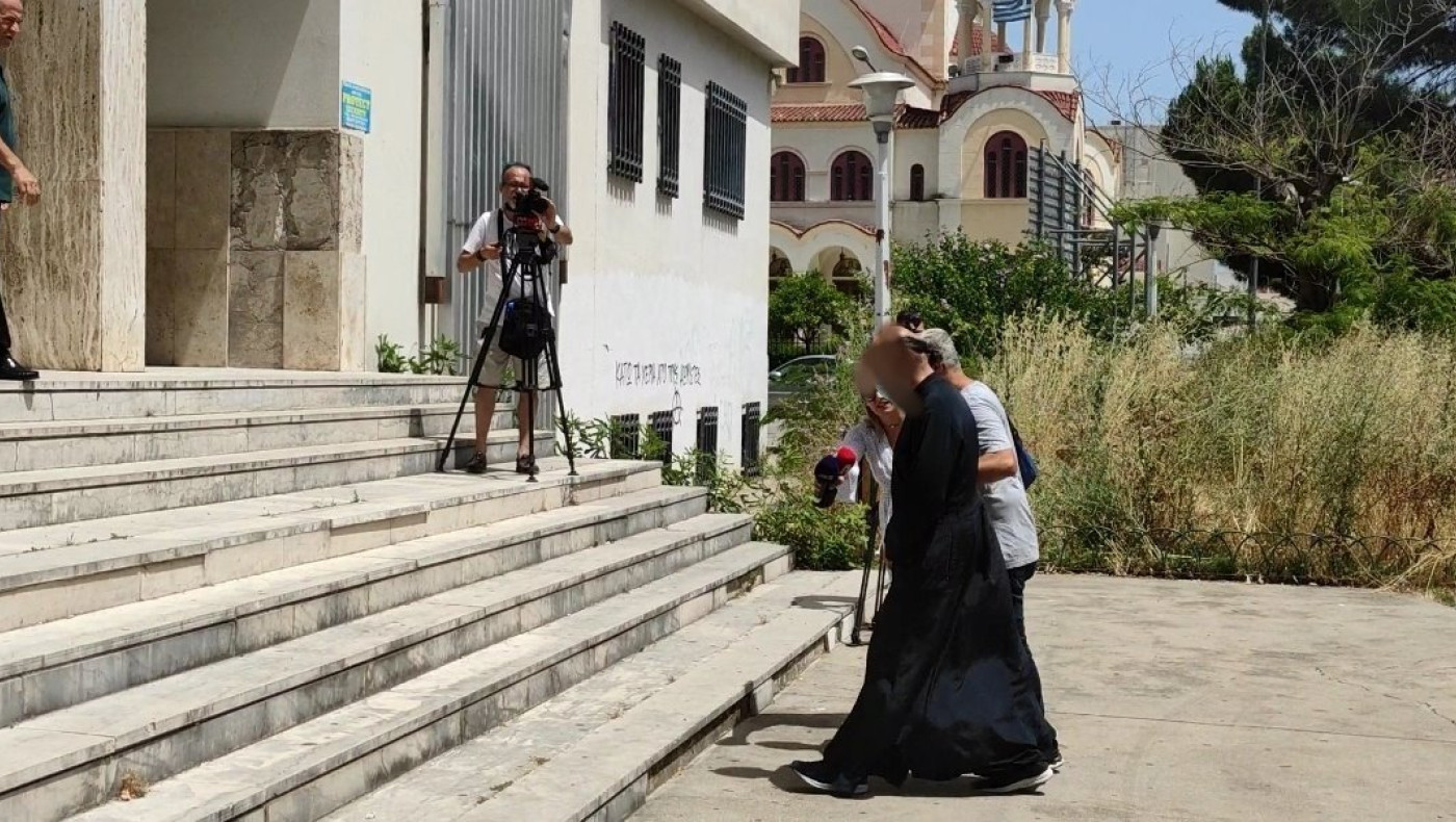 Αγρίνιο: Ιερέας κατηγορείται για βιασμούς εν ώρα... εξομολόγησης