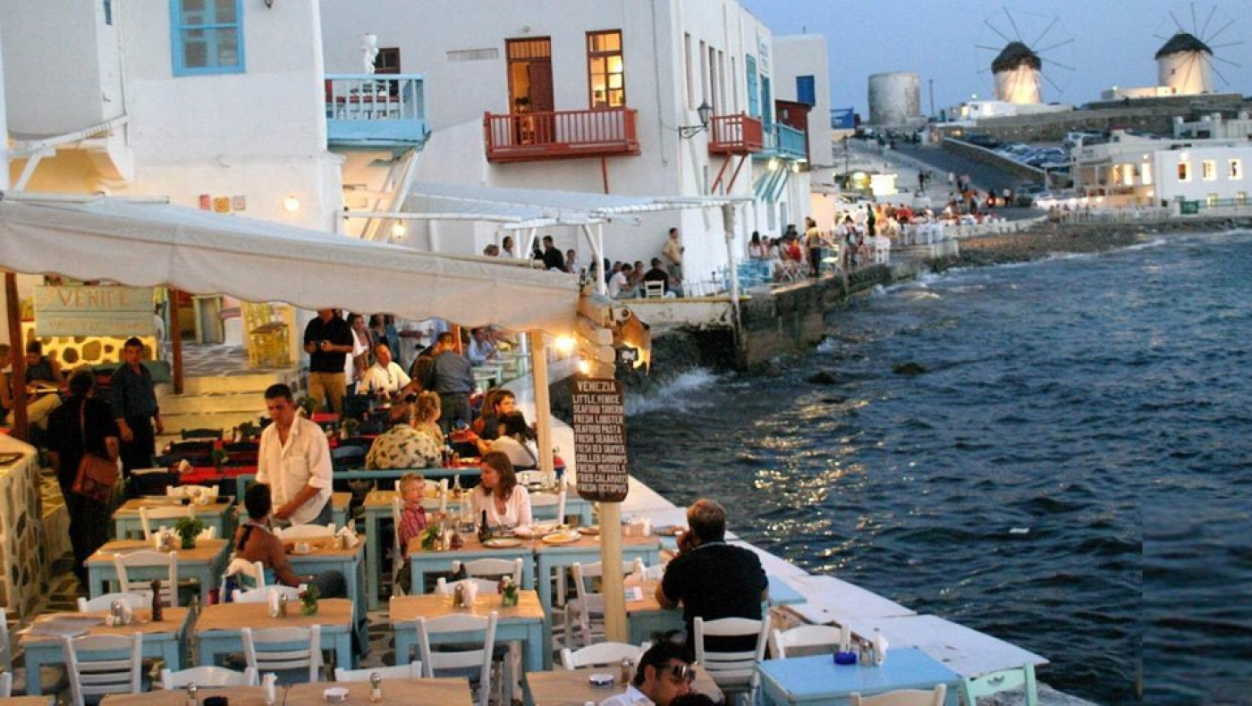 Μύκονος: 1.300 ευρώ για καλαμαράκια και 150 με... το ζόρι φιλοδώρημα