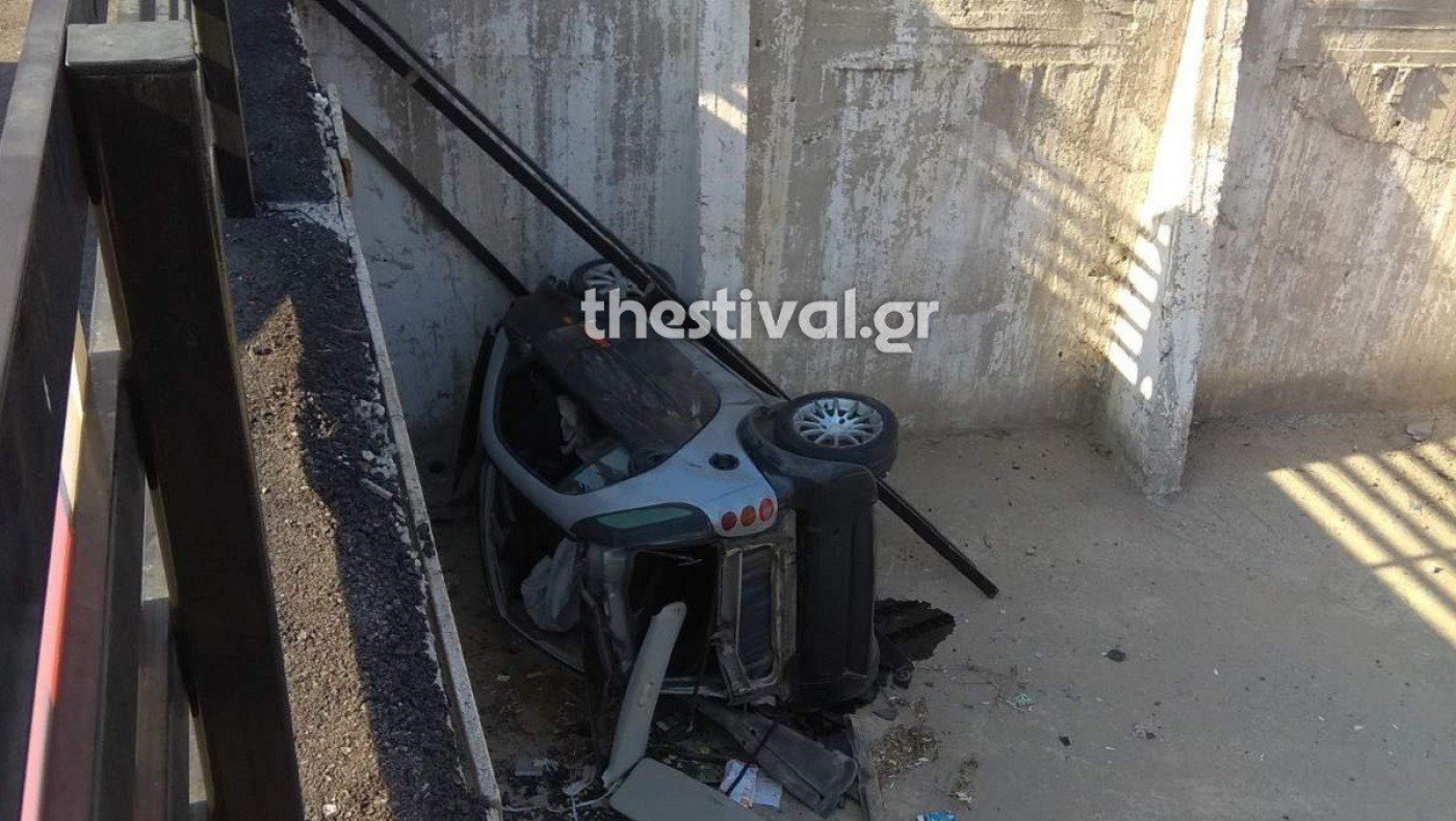 Θεσσαλονίκη: Αυτοκίνητο… “προσγειώθηκε” σε πάρκινγκ μετά από καταδίωξη