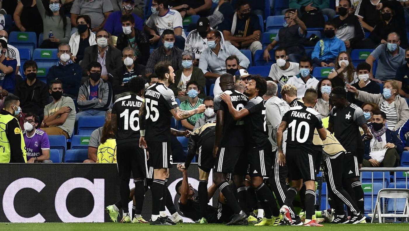 Οι Αθανασιάδης, Κολοβός έβγαλαν στους δρόμους τους φίλους της Σέριφ