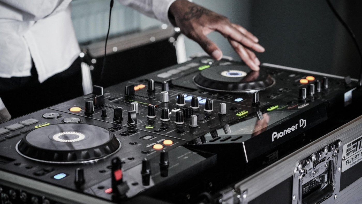 Εκπρόσωπος DJ: «Είναι τρελό το μέτρο, στοχοποιείται η εστίαση»