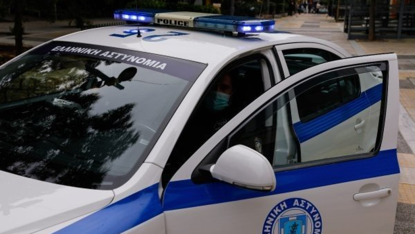ΣΟΚ: Παρατημένο και χτυπημένο βρέφος στο δρόμο και τρία παιδιά κλειδωμένα σε πορτ μπαγκάζ!