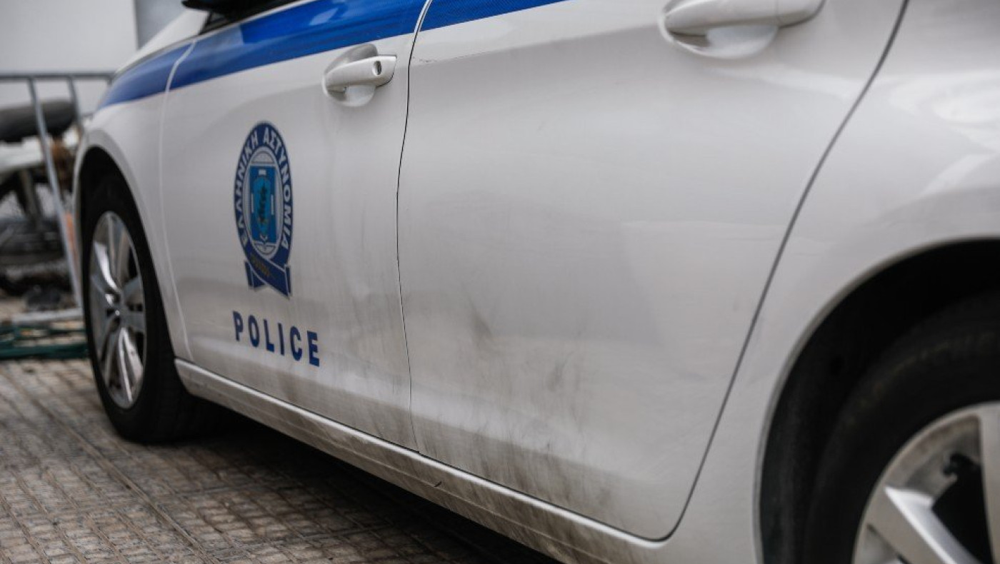 Θεσσαλονίκη: Αυτοκίνητα συγκρούστηκαν και έπεσαν σε σταθμευμένα!