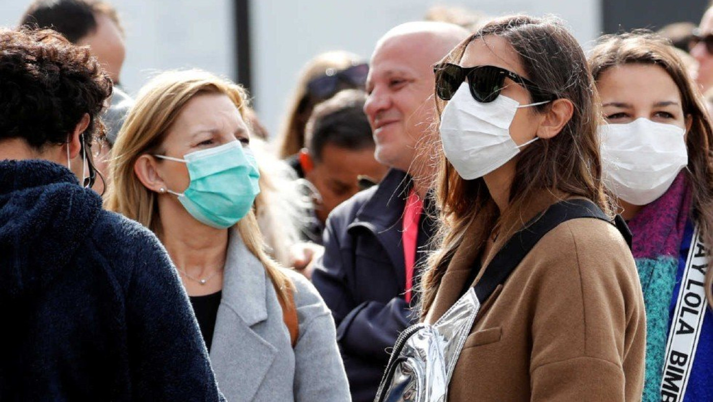 Επιτροπή ειδικών: Δεν θα πετάξουμε ακόμη τις μάσκες