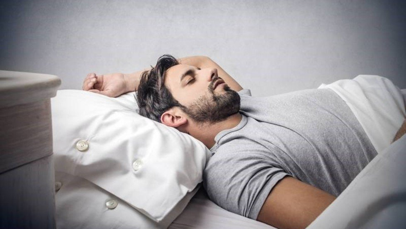 Γιατί μουδιάζουν τα χέρια στον ύπνο, πότε πρέπει να το «ψάξετε»