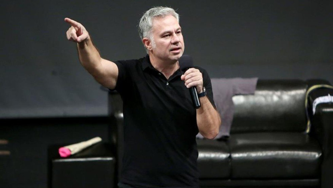Καταγγελία Ζαραλίκου ότι πήγε Αστυνομία στην παράστασή του