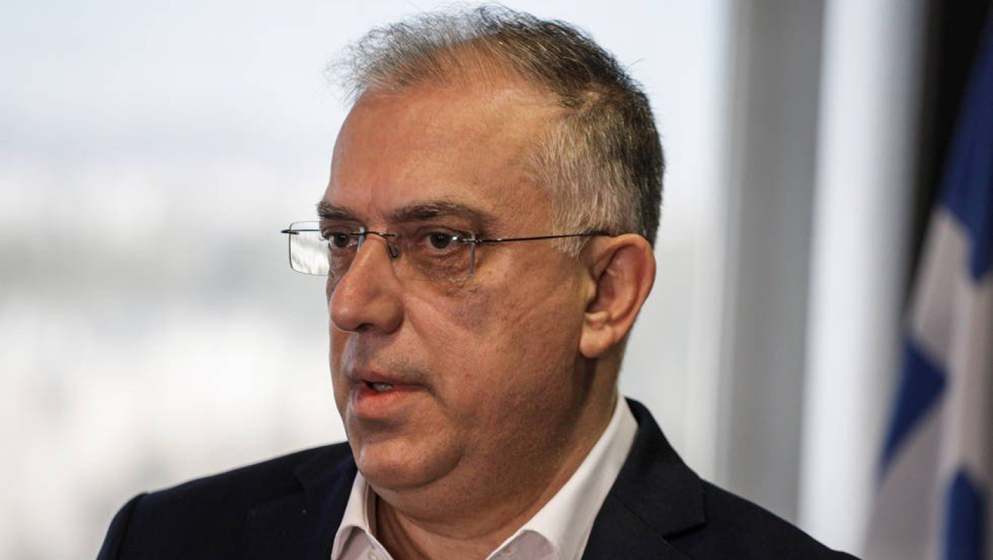 Επίθεση με πέτρες και μπογιές στο γραφείο του Τάκη Θεοδωρικάκου
