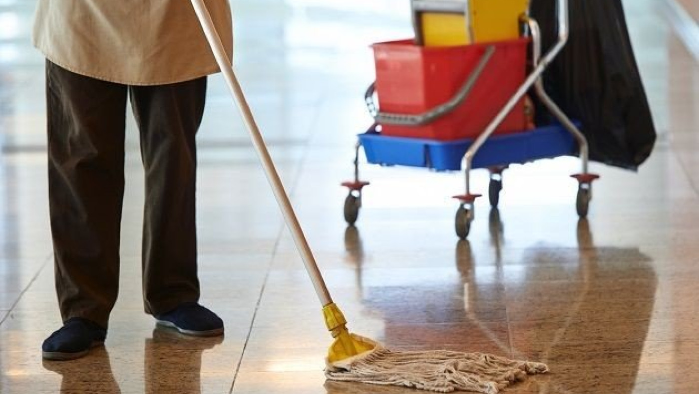 Σχολικές καθαρίστριες : Εγκρίθηκαν πάνω από 15.000 προσλήψεις